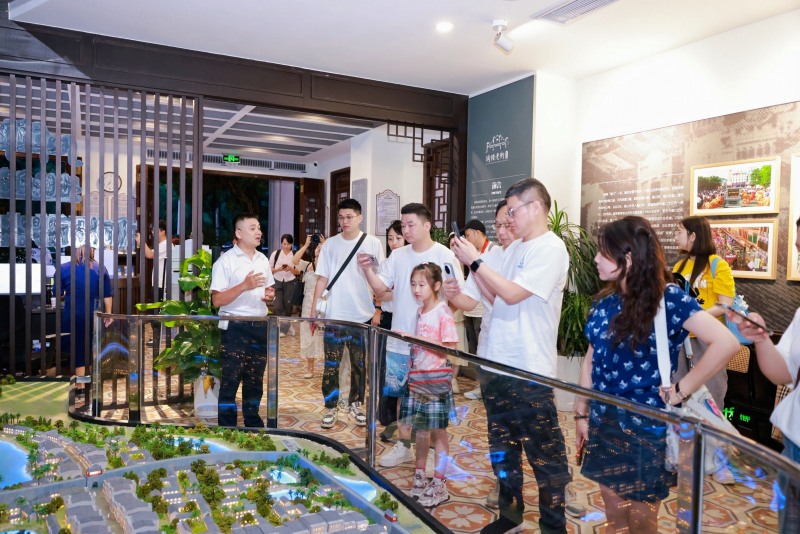 九游娱乐：与美同行！2024年海口市“向数图强赋能自贸”主题网络传播活动启动(图2)