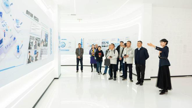 大道同行共创未来：海一云商集团2024年媒体交流座谈会圆满举行(图3)