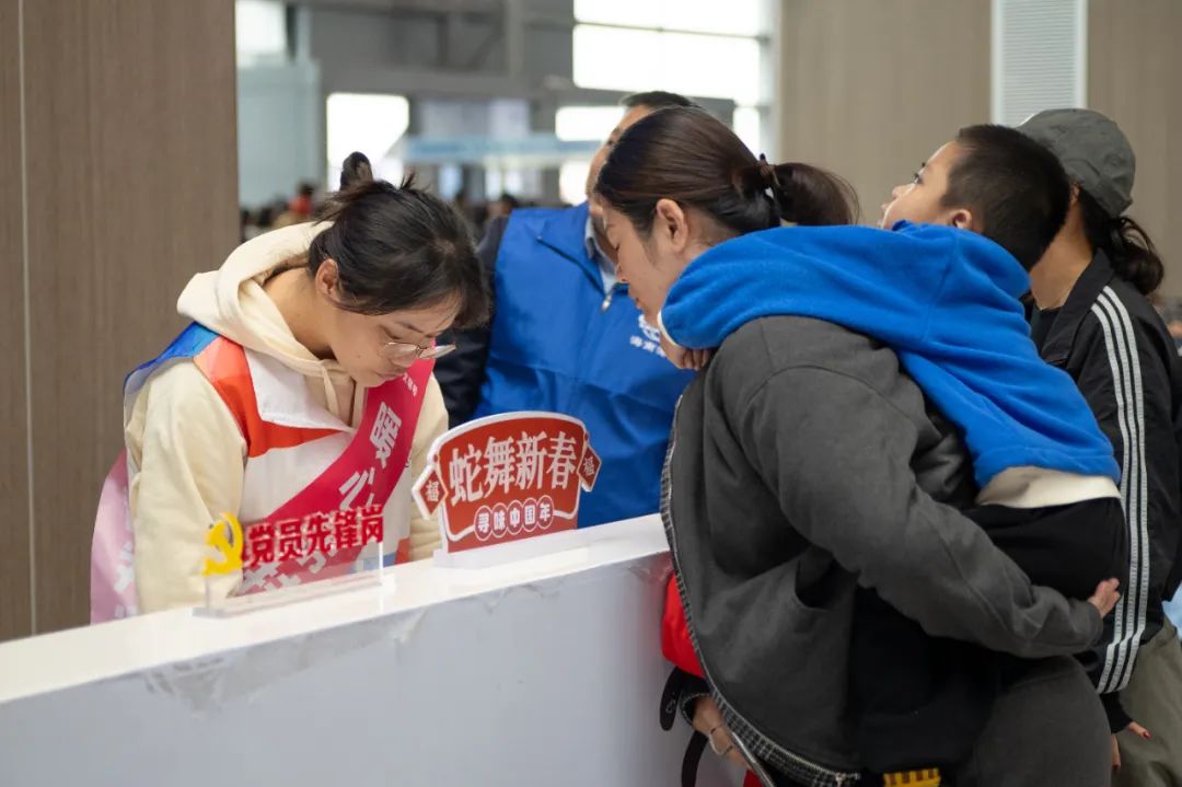 九游娱乐文化：2025年春运收官：海峡股份以“走心”服务焕新琼州海峡春运体验(图4)