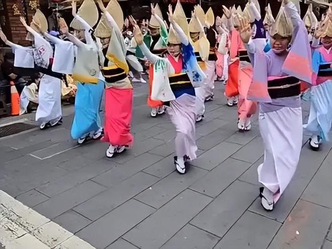 高市嘴硬的底气！日本最阴险毒辣的绝招就藏在八十年的渗透里！(图6)