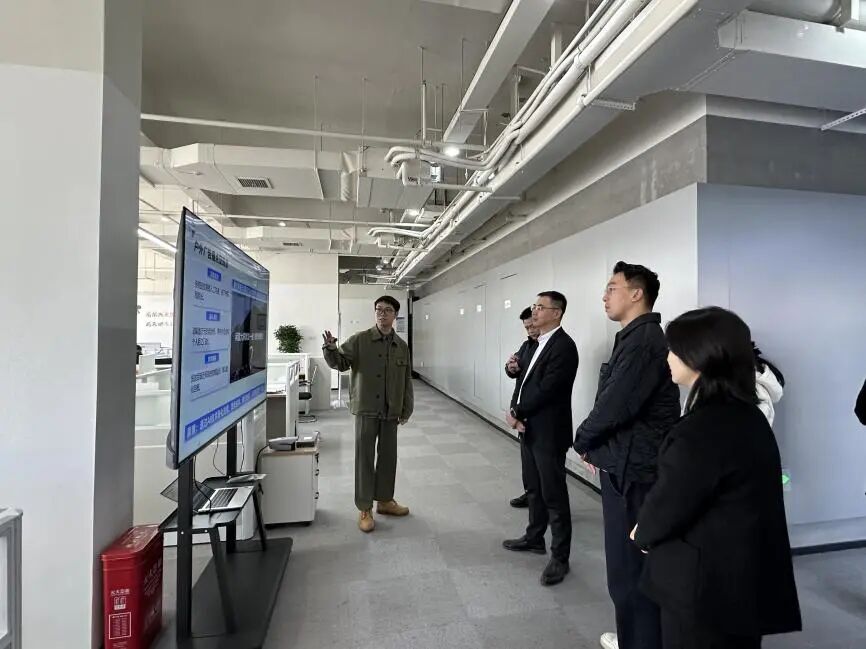 让普通人“上大屏成焦点”！他创业三起两落终借“屏”添新机遇(图3)