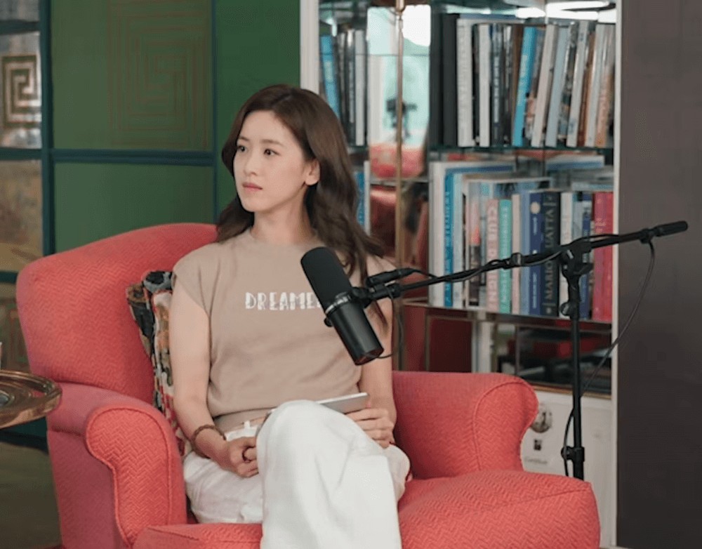 九游娱乐文化：章泽天入局播客一场关于互联网话语权的重新定价